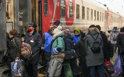 "어디로 가는지도 몰라"…러시아로 피란온 우크라 주민들