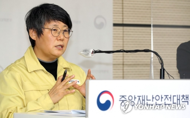 정부 "코로나19 출구 초입, 향후 다른 감염병처럼 관리 가능"