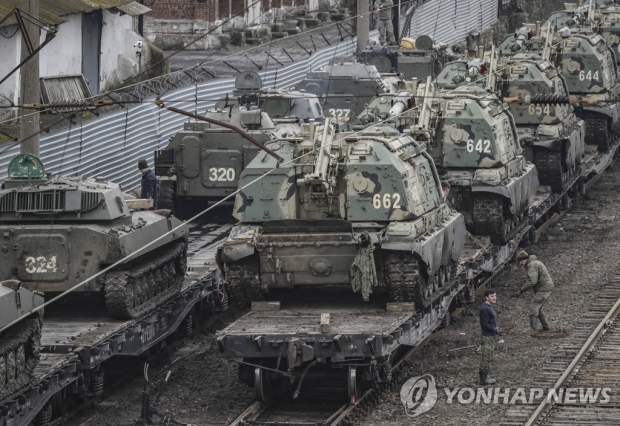 [우크라 일촉즉발] 美 "러 전면전 수준 침공준비 완료…군 80%가 진격태세"