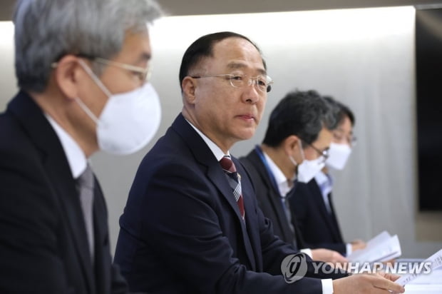 홍남기 "하이브리드차 2025년 또는 2026년부터 저공해차 제외"