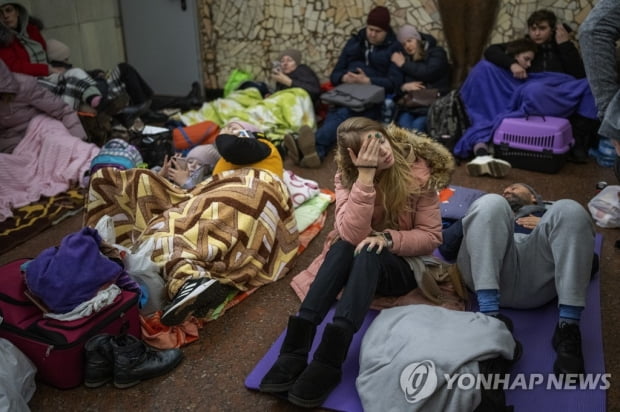 우크라 대통령 "오늘밤 운명 결정"…러시아 진격저지 총력전