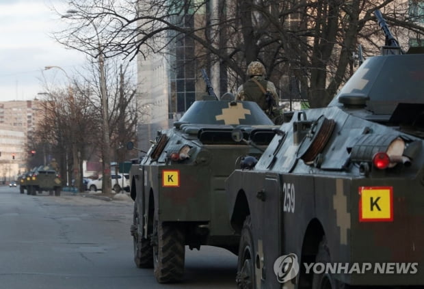 우크라 대통령 "오늘밤 운명 결정"…러시아 진격저지 총력전