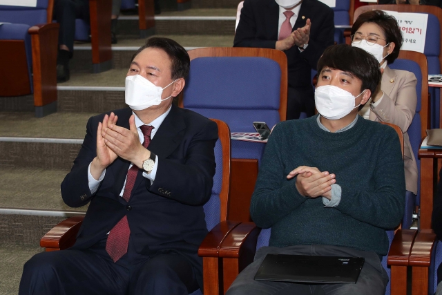이준석 국민의힘 대표(오른쪽)와 윤석열 대선 후보. / 사진=뉴스1