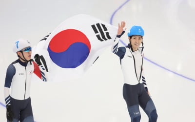 [속보] 정재원, 매스스타트 은메달…이승훈은 동메달 '쾌거'