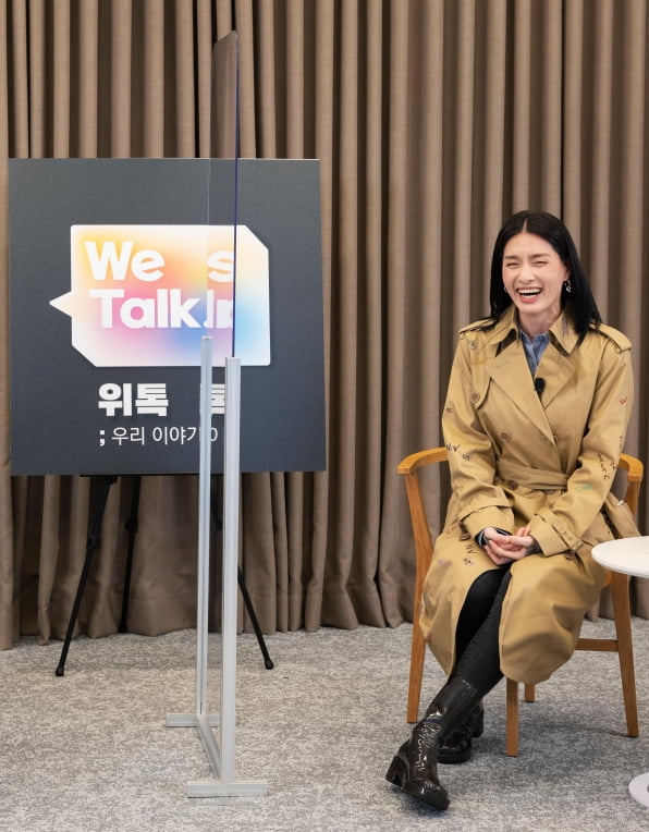 지난 2일 댄스크루 '프라우드먼'의 리더 모니카가 삼성전자 DS(반도체) 부문 임직원 소통 채널인 '위톡'에 출연해 삼성전자 임직원들에게 리더십 강의를 했다. 2022.3.3 [사진=삼성전자 제공]