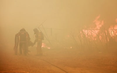 강원 산불 사흘째…산림당국, 헬기 90대 등 가용 자원 총동원