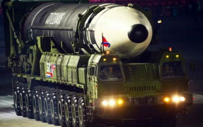 [속보] 美 "북한 최근 미사일은 신형 ICBM…내일 추가 대북 제재"