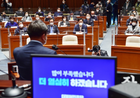 윤호중 더불어민주당 비상대책위원장이 11일 오후 국회 예결위 회의장에서 열린 의원총회에서 발언하고 있다. 2022.3.11 [사진=연합뉴스]