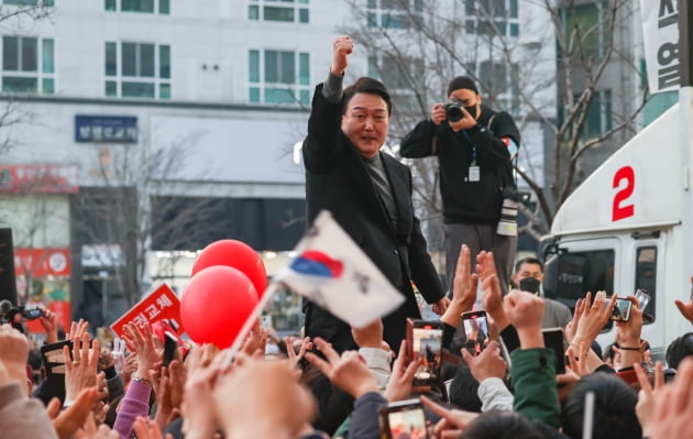 민주당 "졌잘싸" vs 국민의힘 "이못싸" [조미현의 국회 삐뚤게 보기]