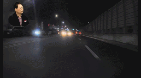 무단횡단 보행자와 사고가 난 오토바이 블랙박스. / 사진=유튜브 '한문철TV'