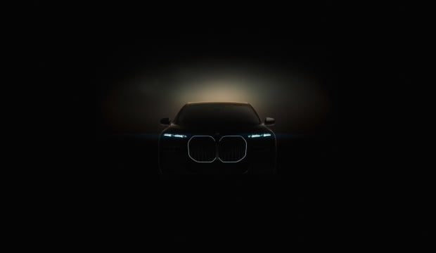 BMW i7 티저. 사진=BMW