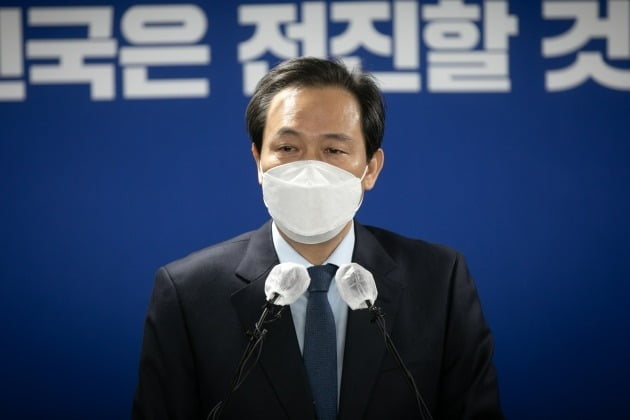 우상호 더불어민주당 의원이 지난 10일 서울 여의도 중앙당사에서 열린 선대위 해단식에서 인사말을 하고 있다. 뉴스1
