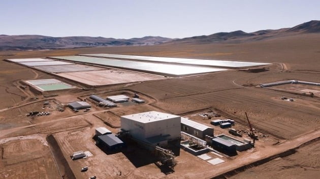 아르헨티나에 있는 포스코의 옴브레 무에르토 염호 인근 리튬 생산 데모플랜트 공장 및 염수 저장 시설. 포스코홀딩스 제공