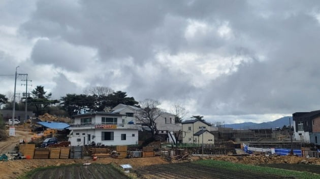 文대통령 사저 사진 올린 송영길 "정치보복 악순환 막겠다"