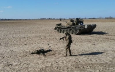 현금 1200만원 받고 우크라에 '탱크' 넘기며 항복한 러시아 군인
