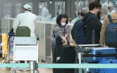 자가격리 면제에 공항 이용객 12% ↑…'롤러코스터' 유가는 변수