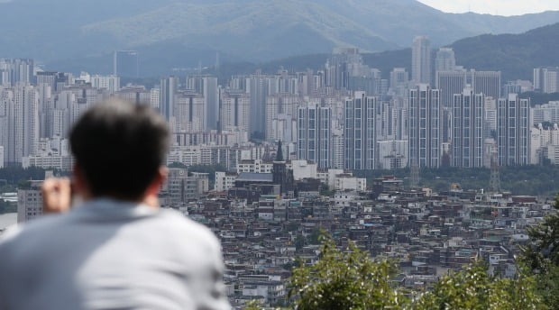 서울 중구 남산에서 바라본 용산, 강남 지역 아파트. 사진=연합뉴스