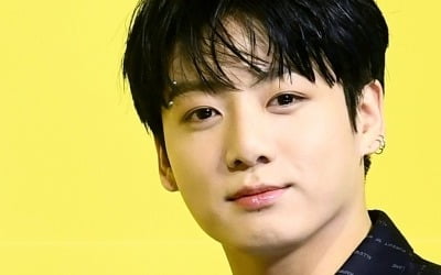 BTS 정국, 미국서 코로나19 확진…그래미 앞두고 '비상'