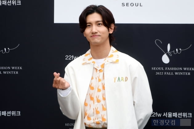 [포토] 최강창민, '새신랑의 하트'