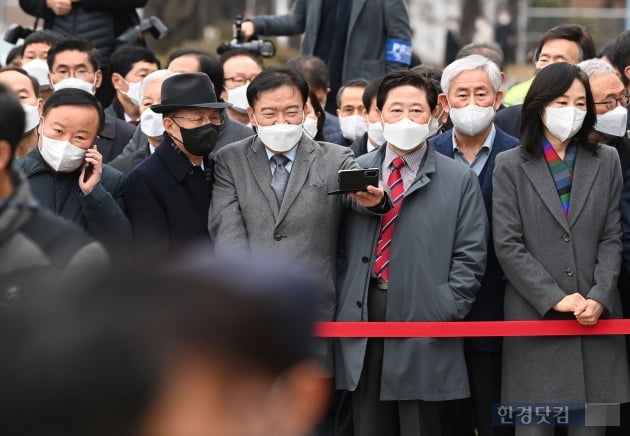 [포토] 박근혜 전 대통령 퇴원 기다리는 김재원-민경욱-최경환-조윤선