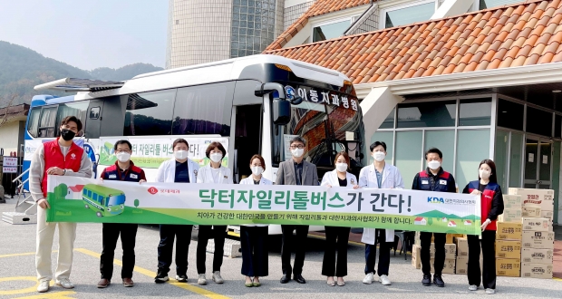 롯데제과 &lsquo;닥터자일리톨버스&rsquo;, 울진 산불 피해지역 가다