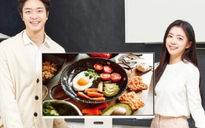 삼성 스마트 모니터, 80㎝ 크기에 초고화질…"TV·PC 없이 OTT 즐겨요"