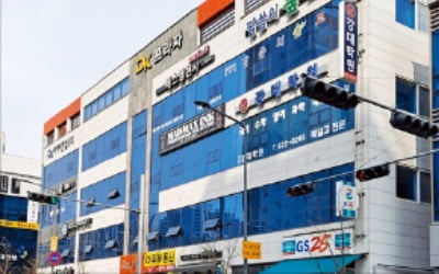 [한경 매물마당] 6 강남구 횡단보도 앞 1층 카페 상가 등 8건