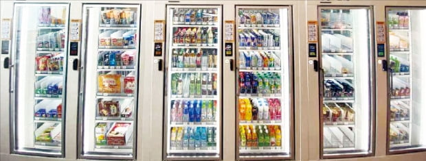 인터마인즈의 스마트 냉장고. 고객이 원하는 상품을 꺼내기만 해도 자동으로 결제된다. 인터마인즈  제공 