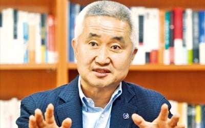 최진석 교수 "분열로 추락한 중진국들 보라…共和정신 되살려 통합 나서야"