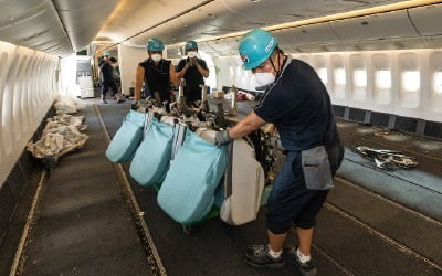 항공사, 국제선 재개 채비…"화물기에 다시 좌석 채운다"