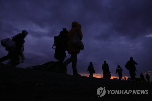 중동난민 꺼렸던 EU, 우크라 피란민 '환영'…난민정책 바뀌나