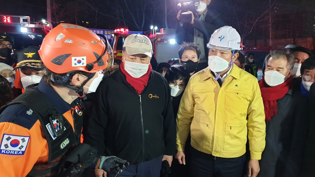 구룡마을 화재현장 찾은 오세훈 "경계태세 늦추지 않고 대응"