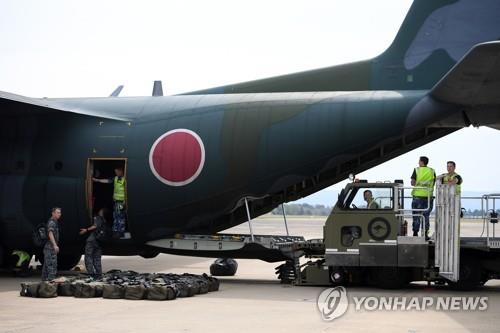 [우크라 침공] 우크라 지원 방탄조끼·헬멧 실은 日자위대기 폴란드로