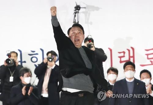 文정권 적폐청산 칼잡이, 정권교체 '별의순간' 잡다…尹인생역정