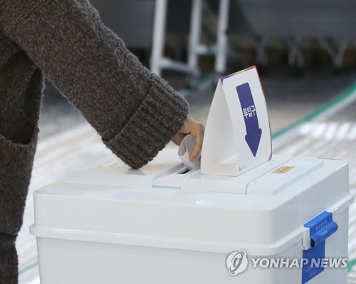 [투표현장] 김포서 투표함 훼손한 시민 고발 조치