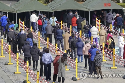 중국 감염자 급증에 경증환자 병원 대신 시설격리로 바꿔