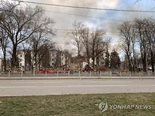 [우크라 침공] 우크라 "러시아군, 민간인 대피 행렬까지 공격"(종합)