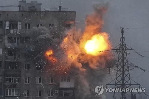 [우크라 침공] '아이들' 표식에도…수백명 대피 마리우폴 극장 폭격당해