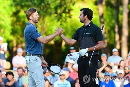 Burns, who cried and laughed at 'Snake Pit', won the PGA Tour Valspa Championship for 2 consecutive times (overall)