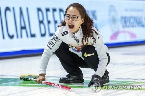 여자 컬링 '팀 킴', 세계선수권 4연승 질주…첫 메달 획득 기대