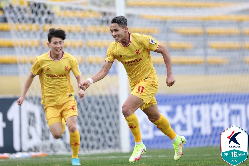 K리그2 광주, 충남아산 2-1 꺾고 선두권 노크…헤이스 결승골