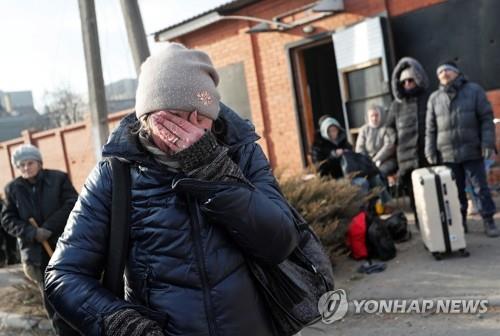 [우크라 침공] 마리우폴 시장 "16만명 갇혀 있어…러시아가 우릴 가지고 놀아"