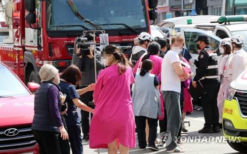 "아기부터 구해야 해" 청주 산부인과 화재 다급했던 5분