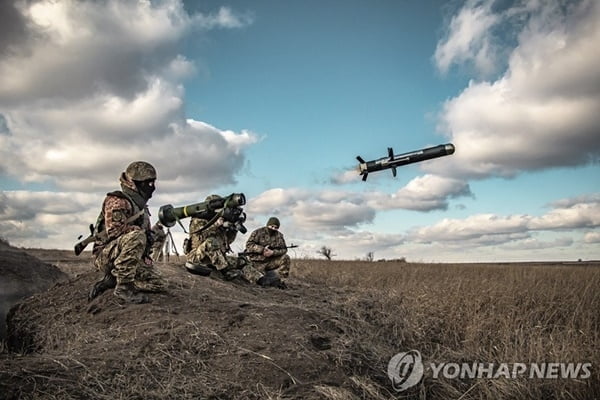 휴대용미사일로 '치고 빠지기'…러, 우크라서 진격 고전