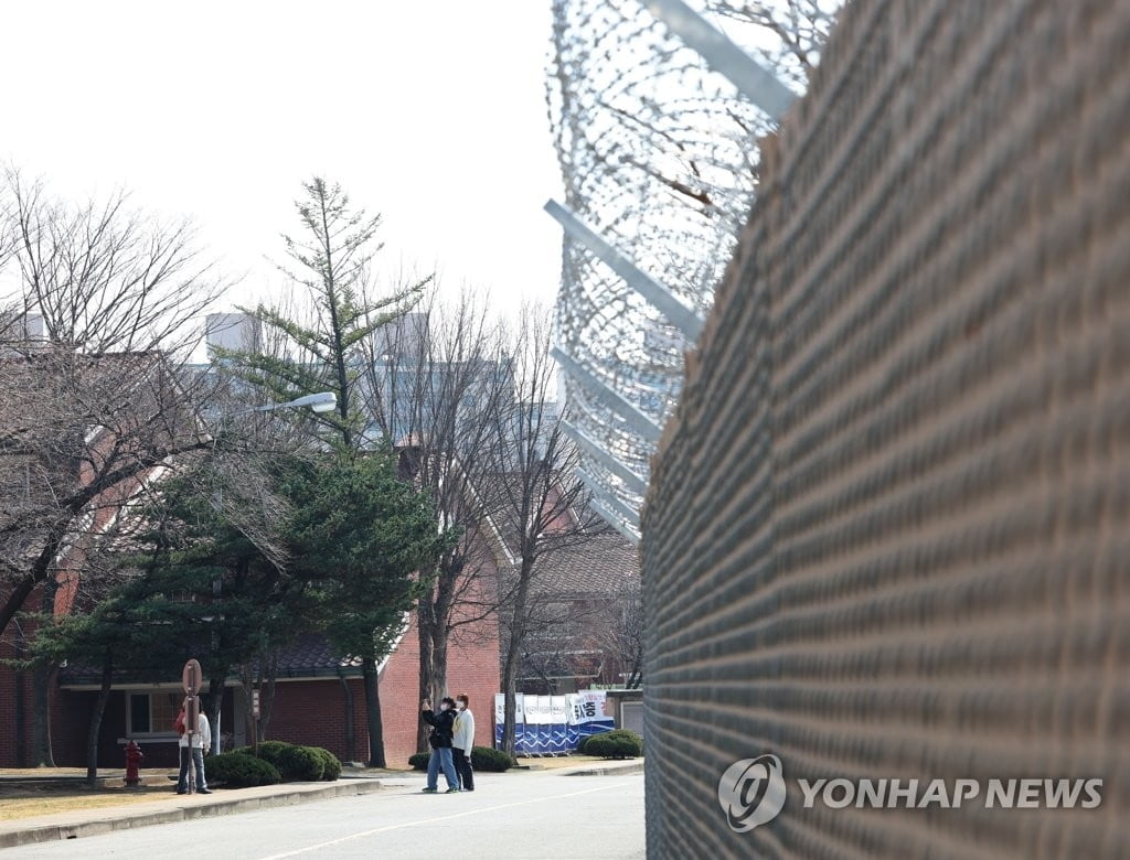 "대통령실 용산 이전 막아달라"…행정소송 제기