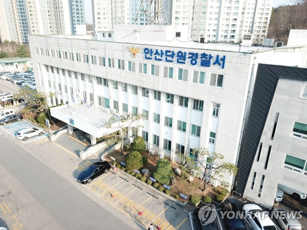 모텔 창문 틈 사이로 휴대폰이 '스윽'…투숙객 불법촬영 직원 검거