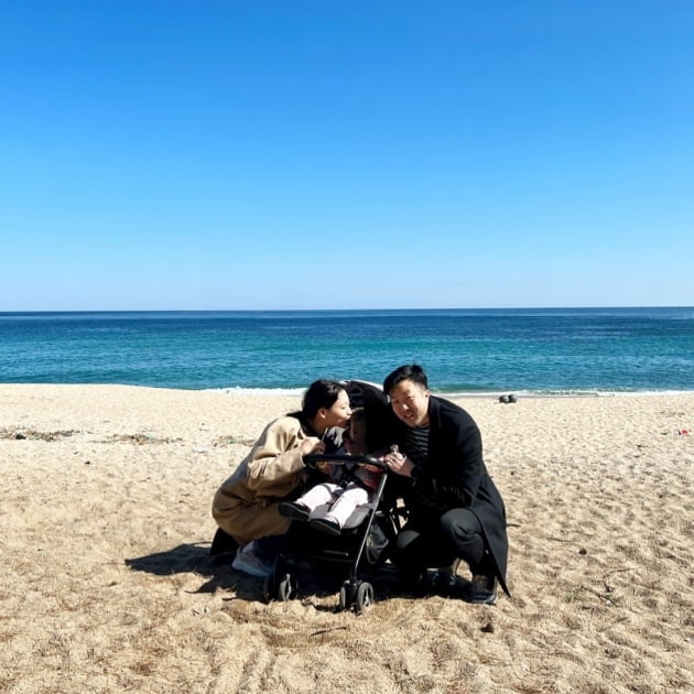 수현, 딸 육아 달인 ♥재미교포 남편 덕에 흐뭇하겠네 "daddy&baby" [TEN★]