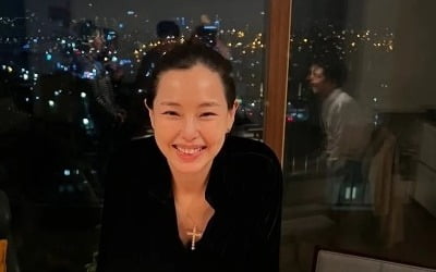 이하늬, 유리창에 비친 남편? "생일 축하 감사해요♥" [TEN★]