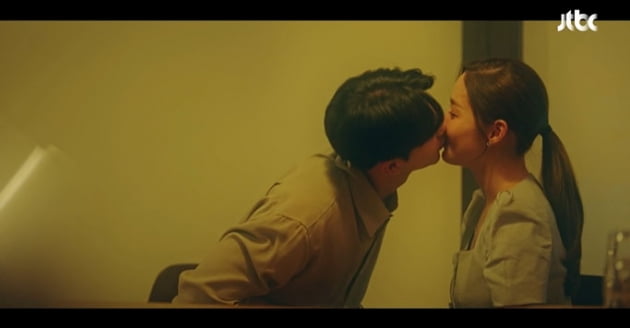 [종합] 윤박, 키스하는 박민영♥송강 목격…비밀연애 발각('기상청 사람들')