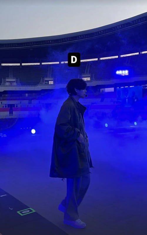 방탄소년단 뷔, 대충 찍어도 빛난다 콘서트 D-2..."아미들 따뜻하게 입고와요"[TEN★]